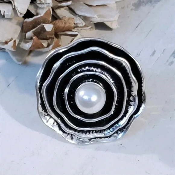 Abstract Art Avant Garde Silver Plate White Faux Pearl Adjustable Cocktail Ring - Picture 8 of 12
